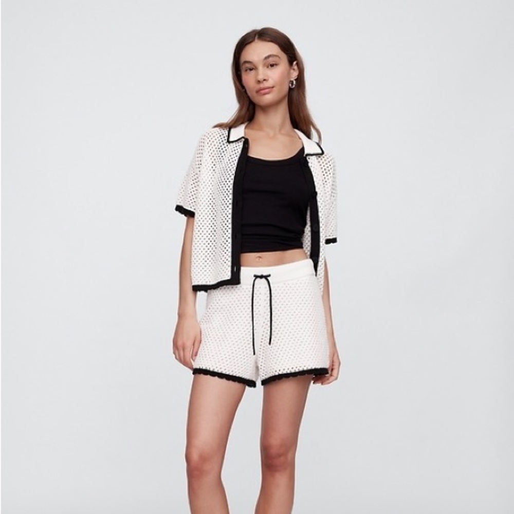 GAP Crochet Pull-On Sweater Shorts in Off White Milk
